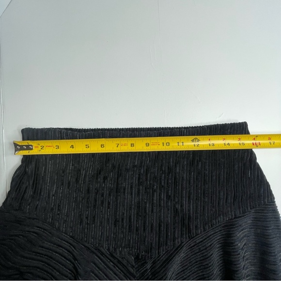 Free People NWT Camden Mini Skirt Black Corduroy elastic Waist Size Large - Picture 8 of 9